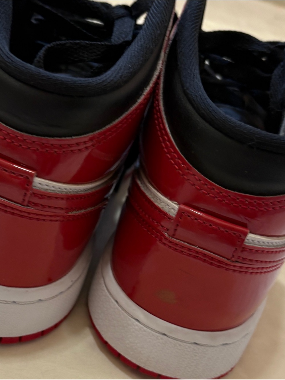 Jordan Air Jordan 1 Mid SE
Boys' Grade School Size 4.5 - Picture 6 of 8